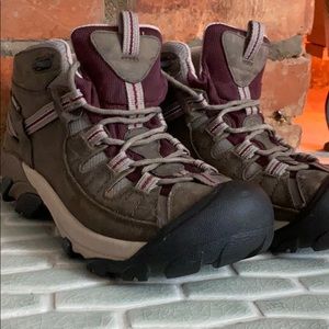 KEEN Targhee II Mid Hiking Boots - Women's